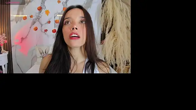 Snapshot of hannahill69 chatting on October 23, 5:13 am hannahill69 online show from October 23, 5:13 am