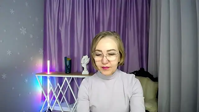 queen a n i online show from November 24, 10:39 am