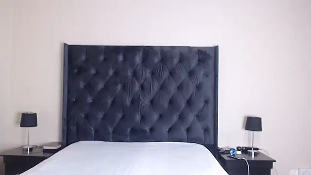 Sexynaughty Gal online show from April 19, 6:10 pm