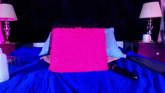 shelsyloreds online show from September 10, 1:44 pm