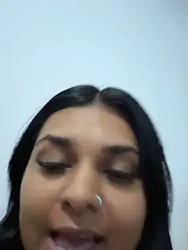 Snapshot of layla_amin chatting on November 2, 1:53 am layla amin online show from November 2, 1:53 am