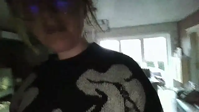 LiquidLeonie online show from March 26, 6:37 am