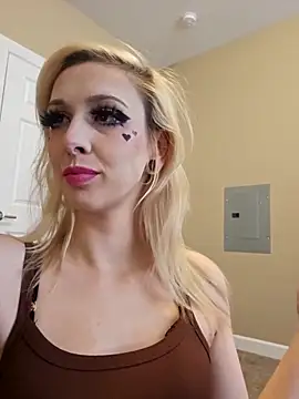 AmethystFoxx online show from October 27, 9:31 pm