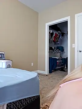 AmethystFoxx online show from September 10, 6:30 pm