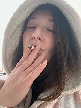 Mini And The Bear online show from March 20, 6:13 pm