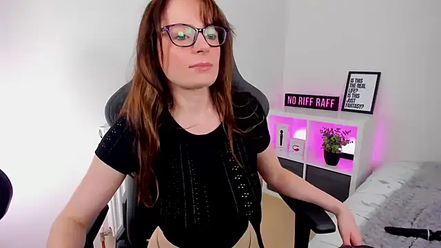 LucieWinters UK online show from July 24, 8:34 am