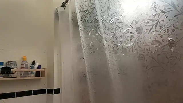 dreamyriri online show from March 4, 9:54 pm