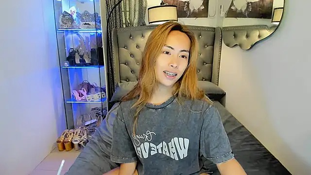 reighnempress online show from September 18, 1:59 am