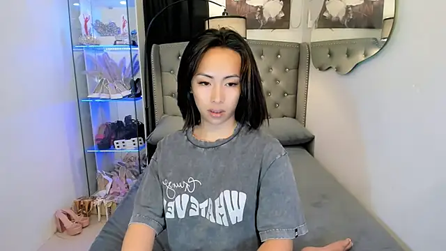 reighnempress online show from February 18, 12:54 am