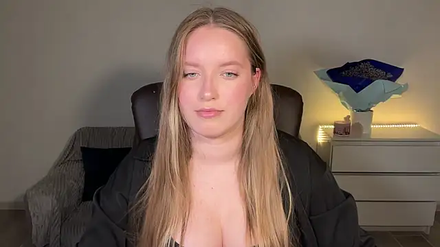 EvaMaddison online show from May 13, 8:25 pm