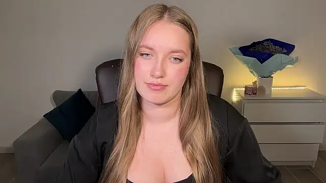 EvaMaddison online show from June 5, 8:48 pm