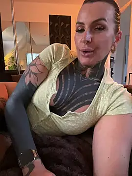 InkedBiitch online show from April 17, 6:32 pm