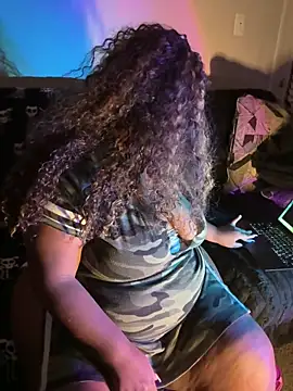 HOTMILFKATIEE online show from April 13, 4:36 am