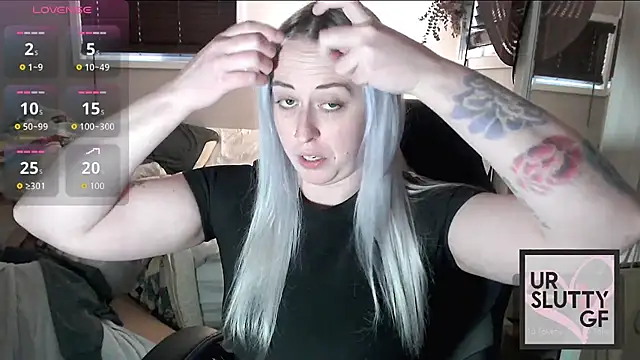 ursluttygf online show from November 14, 10:10 pm