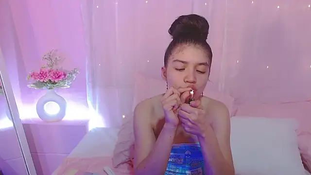 Sweetcristin online show from May 22, 1:36 am