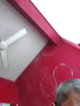 Snapshot of UncleHusz chatting on October 25, 8:44 am UncleHusz online show from October 25, 8:44 am