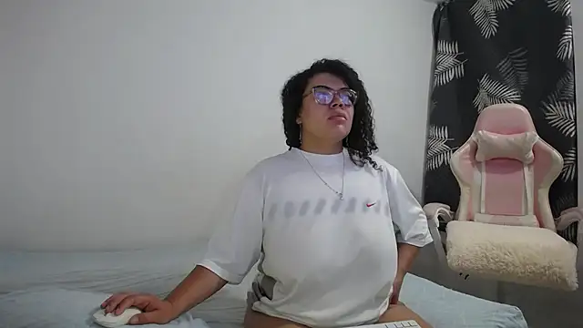 mabigomez00 online show from October 15, 9:34 am