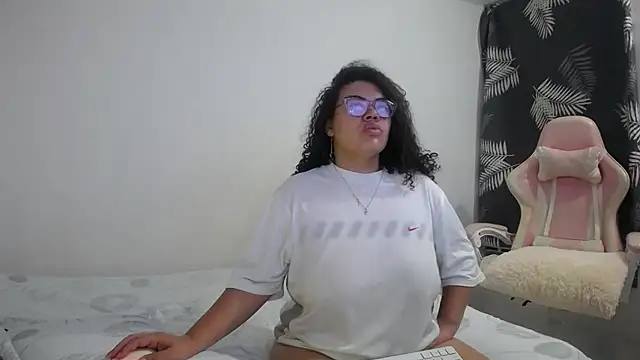 mabigomez00 online show from November 15, 9:32 am