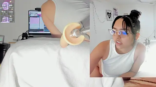 sofi velez online show from November 20, 5:14 pm