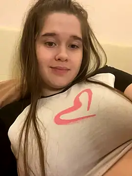 Snapshot of HornyGirlH chatting on October 23, 1:11 am HornyGirlH online show from October 23, 1:11 am