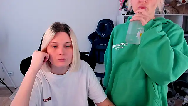 hotblonds online show from January 12, 11:59 am