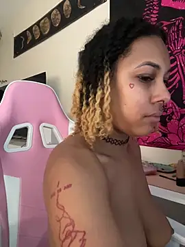 Snapshot of goddessxdreaxo chatting on October 23, 1:28 pm goddessxdreaxo online show from October 23, 1:28 pm