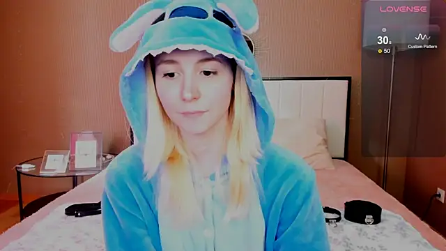 Snapshot of fleximona chatting on October 24, 8:32 am fleximona online show from October 24, 8:32 am