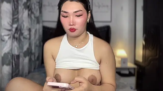 Miss Deliciousness online show from April 12, 4:43 pm