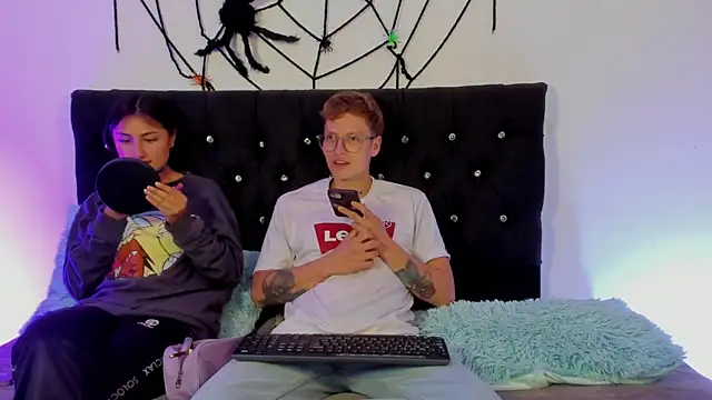 Snapshot of A_sexy_couple__ chatting on October 28, 9:19 pm A sexy couple   online show from October 28, 9:19 pm