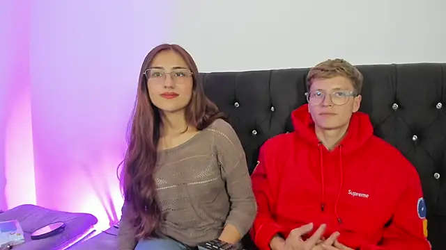 A sexy couple   online show from December 4, 10:32 pm