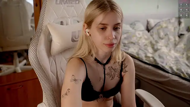 ho1yho1e online show from April 13, 8:09 pm