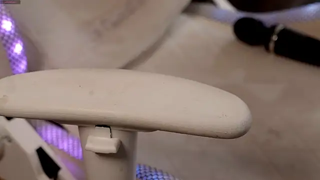 ho1yho1e online show from February 7, 8:02 pm