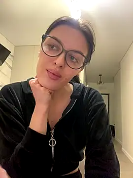 little belucci online show from January 7, 3:04 pm