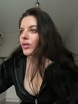 little belucci online show from December 14, 12:55 pm