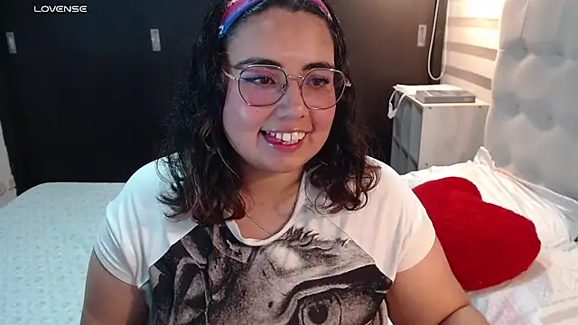 yini angel online show from June 26, 5:20 am