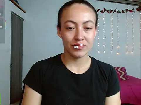 Snapshot of Olivia_Bright chatting on February 24, 6:39 pm Olivia Bright online show from February 24, 6:39 pm