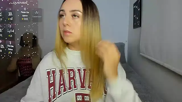 sophi mooreno online show from December 18, 3:11 am