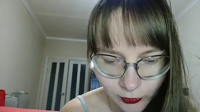 KiraGoldens online show from November 27, 6:27 am