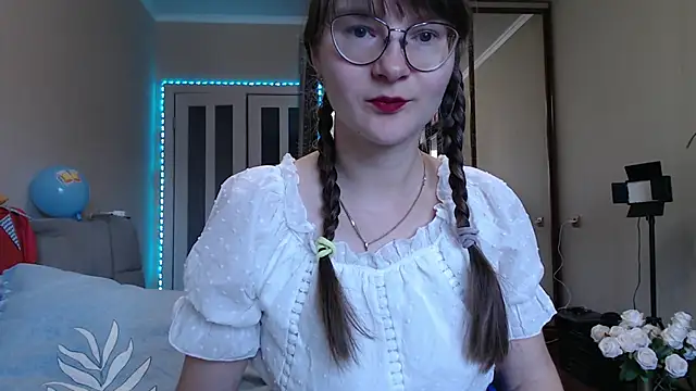 KiraGoldens online show from September 21, 6:01 am