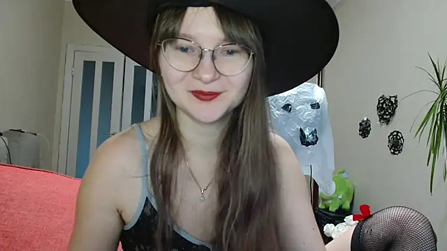 KiraGoldens online show from November 1, 6:28 am