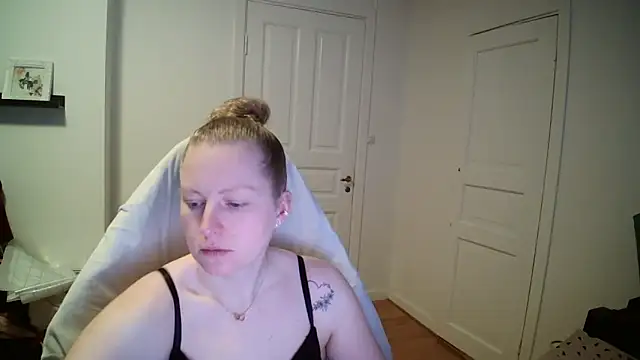 Girlnina-1995 online show from March 5, 9:27 am