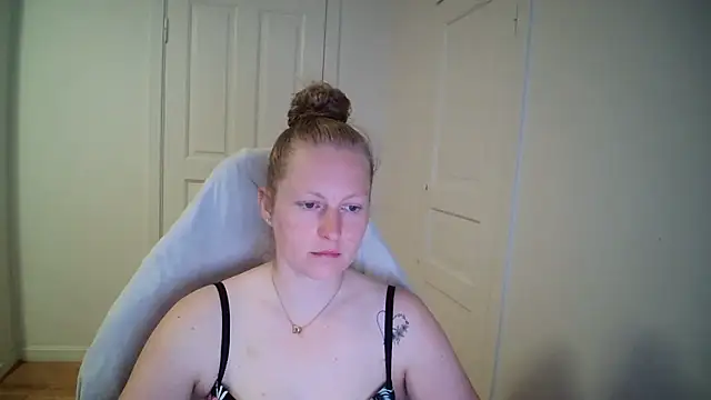 Girlnina-1995 online show from May 18, 8:20 am