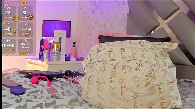 EmilyyRosee  online show from March 31, 2:44 am