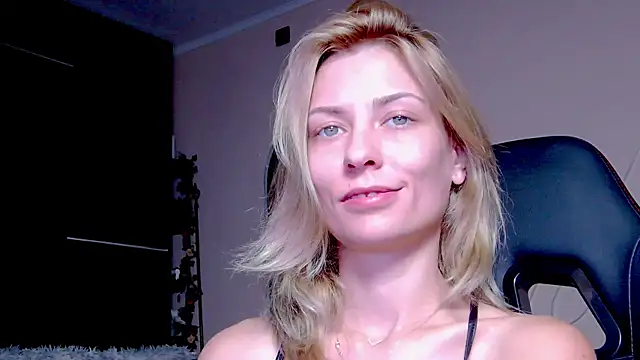 karo123421 online show from October 7, 9:08 pm