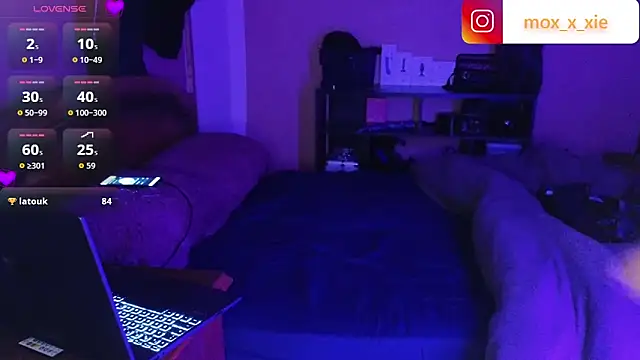 Moxxxie online show from April 25, 3:09 pm