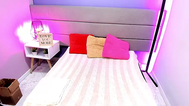 Ashleyyrobert online show from June 2, 7:59 pm