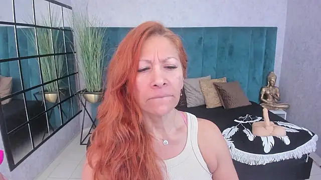 cintiagreyx online show from February 10, 11:35 am