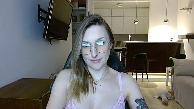 illusorycat online show from October 3, 8:14 pm