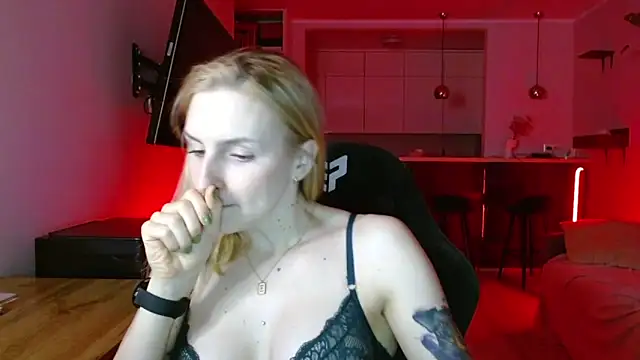 illusorycat online show from November 13, 6:18 pm