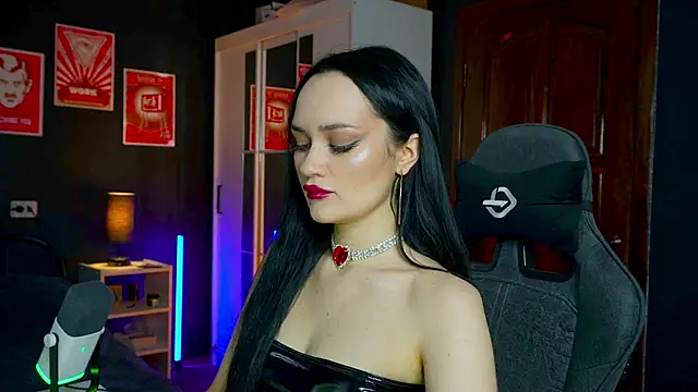 QueenAliss online show from November 28, 3:42 am